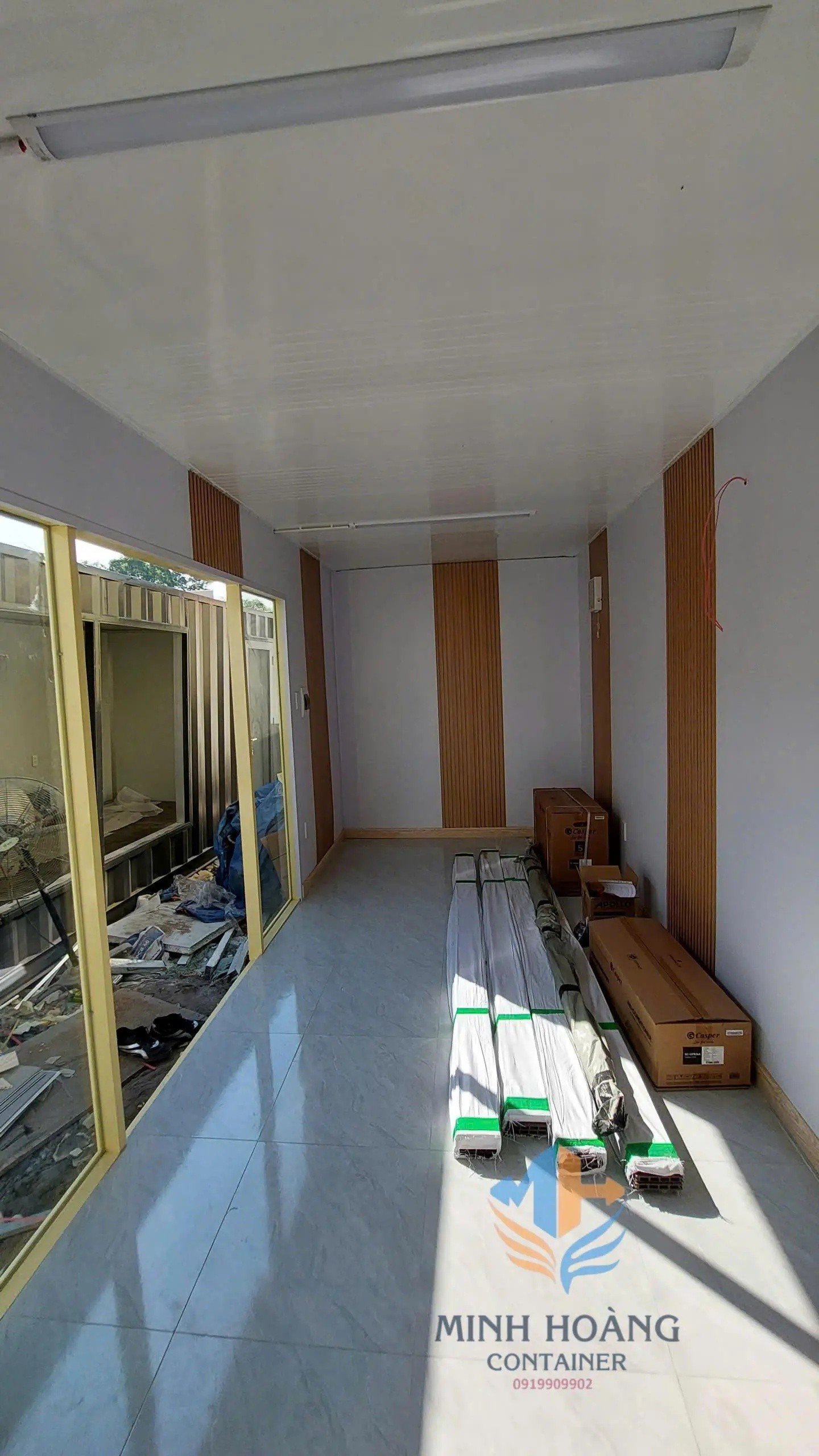 Container Văn Phòng 20 Feet Vàng Khung Kính: Không Gian Mở Hiện Đại & Năng Động